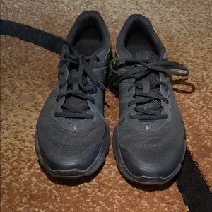 Men’s under armour micro charged all black